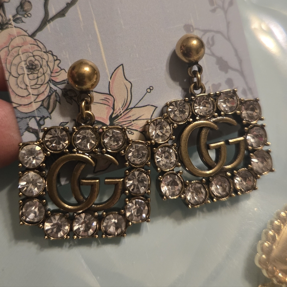 Matte Gold & Crystal Drop Stunning Iconic Logo Earrings Pierced Ears G/G